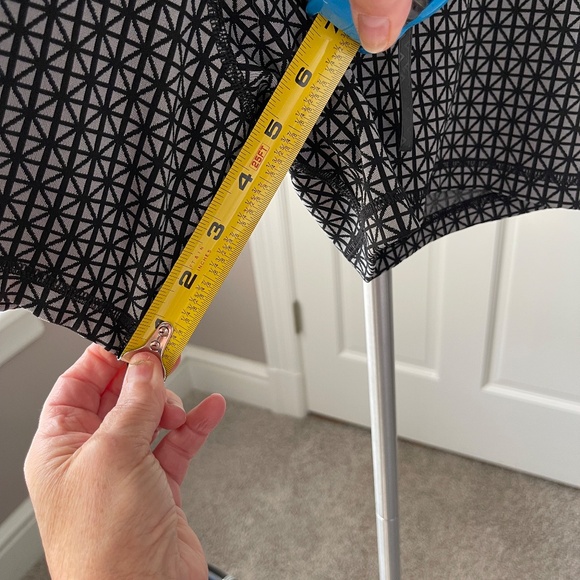 M3 - #58 Lululemon Black and White Geometric Design Groove Shorts, size 10 - Picture 3 of 5